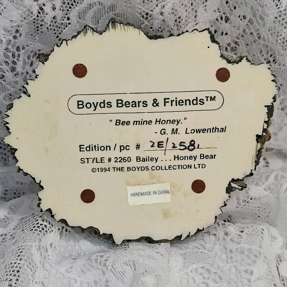 Boyds Bears & Friends Figurine * Bailey.... Honey Bear * Bee * Vintage * 1994